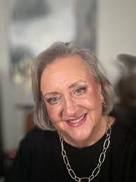 It's in the 20's now so I guess it's official: time to switch out my black,  soft biker shorts and soft t-shirts for my black, soft leggings and soft  long sleeved t-shirts