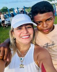 Com o coração cheio de gratidão, estive presente no Círio do Retiro Grande  neste domingo. Um encontro emocionante de fé, tradição e esperança para  todos nós 💙✨ #retirogrande #círio #fé #marajó