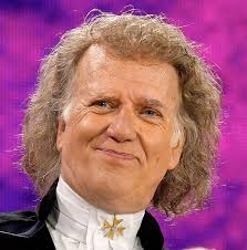 Beim Festakt "70 Jahre Staatsvertrag" singen wir Musik von Johannes Brahms,  Johann Strauss und Josef Strauss, sowie die Bundeshymne und die  Europahymne. Den Festakt gibt es zum Nachschauen in der Mediathek des