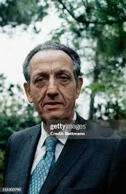 1,395 Norton Simon Photos & High Res Pictures