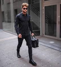Team a pair of men's black chelsea boots or brown chelsea boots with jeans and a light jacket for a look that's practical and effortlessly impressive. All Black Minimal Combo With A Black Long Sleeve Shirt Black Skinny Jeans Black Chelsea Boots Bla Casual Winter Outfits Mens Fashion Casual Mens Winter Fashion