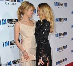 After a long time of doing that, the stone turns to ashes, with nothing big seemingly happening. Glee S Dianna Agron Upstaged By Teresa Palmer At I Am Number Four Premiere Daily Mail Online