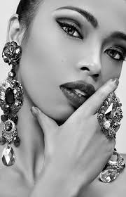 Black And White Jewelry Photography Portrait Close Up Fashion Jewels Jewelry Black And White Photography Pose Jewelry Bling Jewels