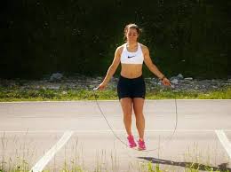 Dopo la cancellazione del superg di garmisch e il rinvio a lunedì. Sofia Goggia Con Bici Pesi Corsa E Ambizione E Diventata La Nostra Iron Corriere It