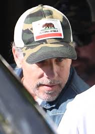 Warren sidesteps hit at Hunter: 'I always worry about the influence  peddlers'