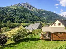 2 ha, sehr hügeliges gelände. Camping Mialanne Camping 3 Etoiles A Arrens Marsous Pyrenees