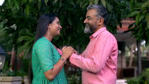 Kudumbavilakku serial earned 14.54 points in first week episodes, bigg boss season 2 with 10.44, vaanambady listed at top position with14.96 trp in meera vasudevan, kay kay menon, sreejith vijay are in the star cast of serial kudumba vilakku, hotstar app. Kudumbavilakku Full Episode Watch Kudumbavilakku Tv Show Online On Hotstar Us