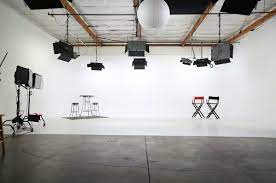 Amazing Fully Lit White Cyclorama 3 Wall Film Video Photo Studio Lights Included In Glendale Home Studio Photography Photography Studio Spaces Photo Studio Lighting