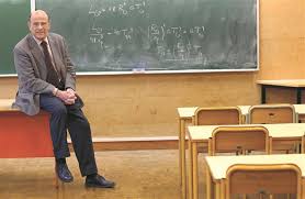 Professor filipe duarte santos (portugal) holds a bsc in geophysics from the university of lisbon and a phd in physics from the university of london. Filipe Duarte Santos Os Fogos De Outubro Libertaram Energia Termica Igual A 142 Bombas Atomicas