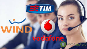 Call center operatori Tim, Wind Tre e Vodafone: il trucco per bloccarli