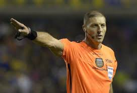 Néstor pitana es un experimentado árbitro argentino. Hugo Quintana No Twitter El Argentino Nestor Pitana Sera El Arbitro Del Partido Entre Chile Y Ecuador Copaamericachile2015 Http T Co 7toinno5hs