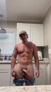 Muscle Hunk With A Huge Dick - Cock Pics