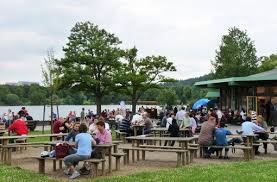 Prosit Wir Zeigen Ihnen Wo Sie Wunderbar Die Sonnenstrahlen Geniessen Konnen Stuttgarter Zeitung Kuhles Bier Biergarten Stuttgart