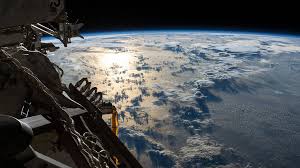 En direct depuis la station spatiale. Regardez L Activite Extravehiculaire Des Astronautes De La Nasa En Direct De L Iss
