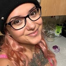 Jessica Peltier's Instagram, Twitter & Facebook