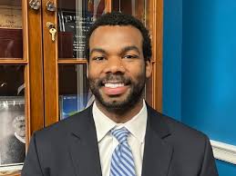 Evan Brooks's Instagram, Twitter & Facebook