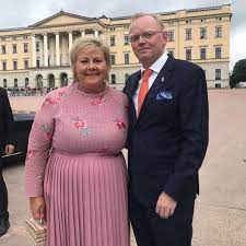 Februar 1961 i bergen) er en norsk politiker (h). Erna Solberg Wiki Age Height Husband Family Biography More Famous People Wiki