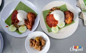 · nasi lemak a dish that is considered not just a national dish of malaysia but a national heritage as well, it is a dish that consists of several components such as rice that is cooked in coconut milk and. Penjual Nasi Lemak Raih Rm400 000 Sebulan Dengan Modal Rm3 000 Free Malaysia Today Fmt