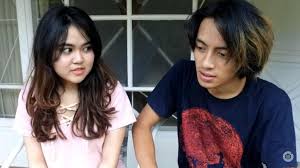 Malah, dinda hauw yang sempat khawatir soal karier suaminya. Drama Putusnya Viral Warganet Tanyakan Siapa Sosok Pasangan Youtuber Ini