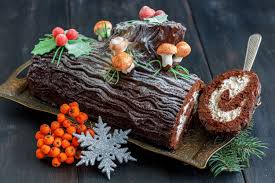 Pe Masa De Crăciun Adu Si Un Trunchi De Copac Recipe Yule Log Holiday Sweets Treats Christmas Cake Designs