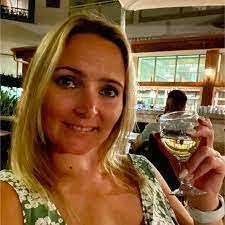 Lesley Schofield's Instagram, Twitter & Facebook