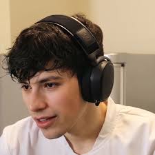 AYO????? GEORGE WITH WET HAIR