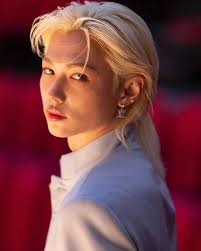 Knock, knock… What could this sweet stranger be? ✨ #PFHolideals  #PerfectlyBrilliant ✨ #PerfectFormula🧪 #SHEDidIt💪