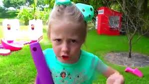 Настя и папа соревнуются за подарок с игрушками. Like Nastya Vlog Videos Dailymotion