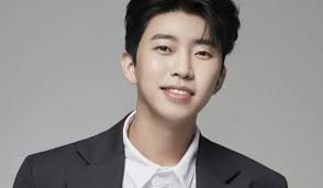 Lim Young Woong to return with his first full album in May