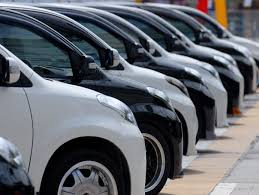 Creditul prima masina se acorda prin programul de stimulare a cumpararii de autoturisme noi, conform oug 66/2014. Prima MasinÄƒ Guvernul ModificÄƒ AstÄƒzi OrdonanÅ£a Pentru Aprobarea Programului De CumpÄƒrare A Autoturismelor Noi Care Sunt CondiÅ£iile