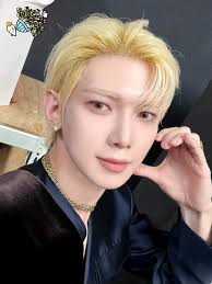 HongJoong 홍중 México added a new photo.