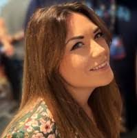 Daisy Hutton's Instagram, Twitter & Facebook