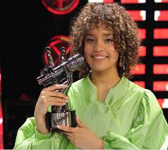 Fantastyczna nastolatka pojawiła się w niedzielne przedpołudnie, wraz z rodzicami i bratem, w studiu pytania na śniadanie. Sara Egwu James Wygrala Czwarta Edycje The Voice Kids Wideo Tvp2 The Voice Kids Media2 Pl