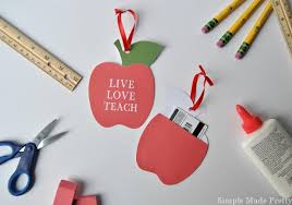 Put in some thoughtful effort with one of these creative gift card holders. Free Printable Apple Ornament With Gift Card Holder Teachers Gift Simple Made Pretty