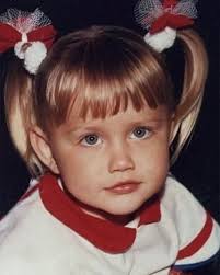 Since 1988 ❤️ Sinto saudades de ser criança. De quando a maior preocupação  era escolher o sabor do sorvete, ou decidir se a brincadeira seria  esconde-esconde ou pega-pega. Sinto falta de acreditar