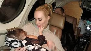May 24, 2012 · the goal of churning the ice cream is to freeze the base while agitating or stirring the ice cream constantly so that large ice crystals don't form in the ice cream. Ice T Angrily Defends Wife Coco After She Breastfeeds Four Year Old Daughter Nz Herald