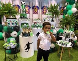 Desde el saludo de sus compañeros en la habitación hasta el asado por la tarde. Fotos Hijo Menor De Arturo Vidal Fue Invitado Al Cumpleanos De Mateo Messi Y Conocio A Su Idolo Alairelibre Cl