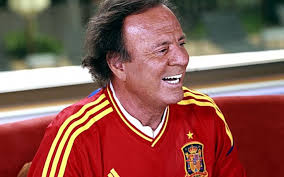 Julio Iglesias: tin tức, hình ảnh, video, bình luận mới nhất