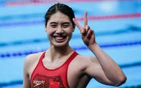 Jul 26, 2021 · 國家隊游泳代表張雨霏在奧運女子100米蝶泳取得一面銀牌。 以最快時間晉級決賽的張雨霏，被視為奪金熱門，在決賽首50米一直領先，但在終點前被加大拿泳手從後趕上，最終以55秒64的成績，第二名到終點。較取得金牌的加大拿泳手慢0.05秒。 銅牌就由澳洲泳手取得。 Cbp0g2arozc Lm