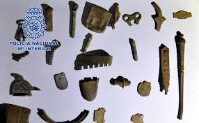 ‟un detector de metal es un equipo electrónico que mediante la transmisión de un campo electromagnético puede detectar objetos metálicos. Recuperadas 229 Piezas Arqueologicas Y Detenidas Tres Personas Por Expoliar Yacimientos En Badajoz Hoy