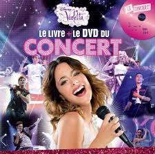 Depuis 3 ans, près de 300 000 petites filles n'ont pas raté un épisode de violetta qui met en scène les succès et échecs de cette petite chanteuse bourrée. Violetta Le Livre Du Concert 1dvd Disney 9782014601077 Amazon Com Books