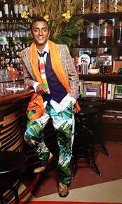 Chef Marcus Samuelsson At The Bar Of His Restaurant Red Rooster Fashion African Fashion Sartorial