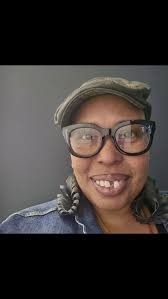 If you haven't been to @eightyeightsclt Coffee and Cocktails Music Lounge,  I highly recommend that you visit. During the day, it's a great place for a  date, work away from home, or