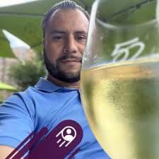 What are some good wineries in the KC area for a wine day with friends?