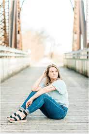 Downtown Jefferson City Katy Trail Senior Photoshoot Sarah Amanda Musselman Photography Senior Photo Outfits Senior Photoshoot Girl Senior Pictures