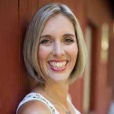 Lora Titus's Instagram, Twitter & Facebook