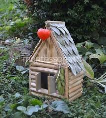 Ia meluas dari trek di sebelah kiri untuk ini di sebelah kanan. Rumah Kadbod Dengan Tangan 314167 Info