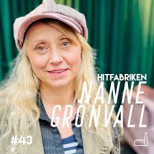 Programledarna är särskilt inbjudna sommarvärdar (eller sommarpratare), som ansvarar för var sin dag. Radiofabriken 16 Sommar I P1 Bibi Rodoo Programchef Hitfabriken On Acast