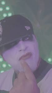 Bruce Thorngate's Instagram, Twitter & Facebook