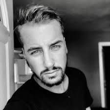 Derek Ashe's Instagram, Twitter & Facebook